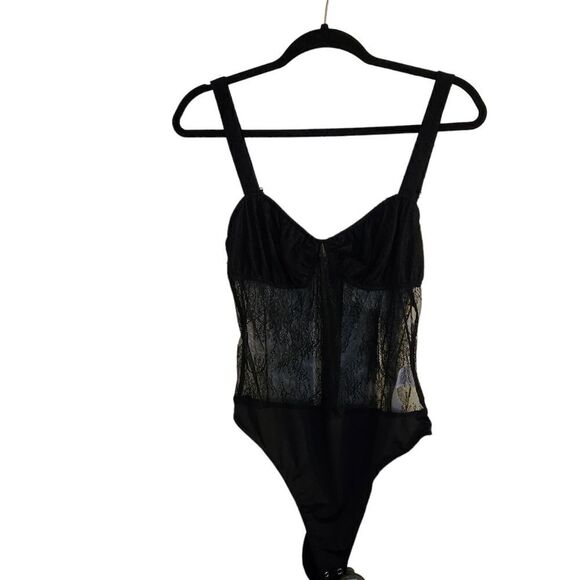 Danielle Bernstein Lace Thong Bodysuit Size 10 - Picture 2 of 10
